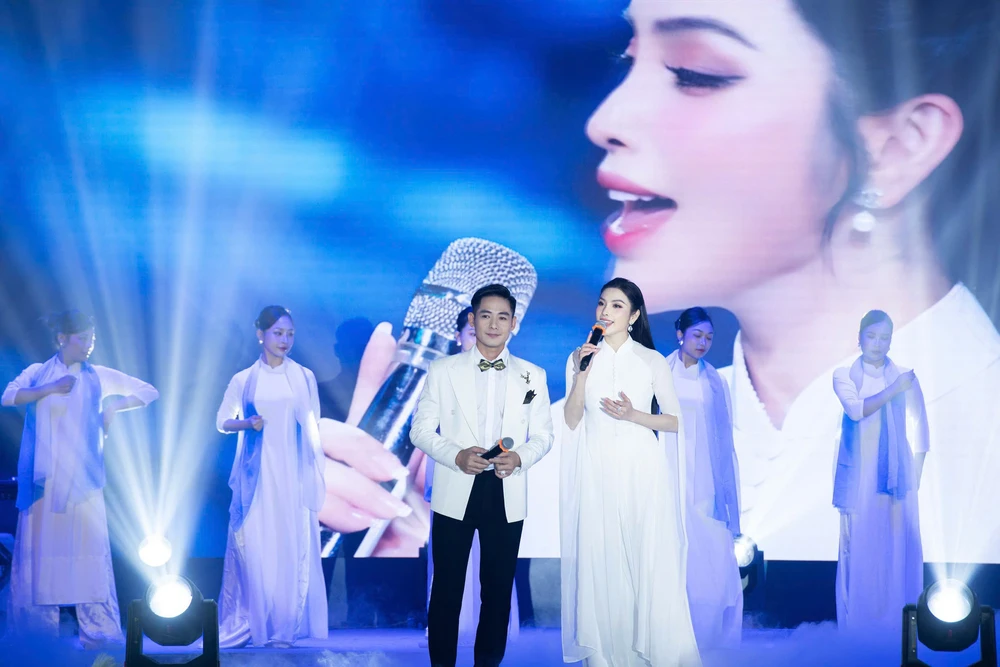 Quán quân Nguyễn Ngọc Khánh và liveshow đầu tiên nhiều cảm xúc - Ảnh 3. Quán quân Nguyễn Ngọc Khánh và liveshow đầu tiên nhiều cảm xúc - Ảnh 3.