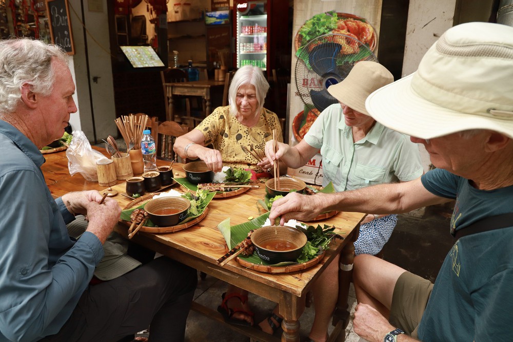 Du lịch ẩm thực lên ngôi: Cơn sốt "food tour" khiến giới trẻ mê mẩn - Ảnh 7. Du lịch ẩm thực lên ngôi: Cơn sốt "food tour" khiến giới trẻ mê mẩn - Ảnh 7.