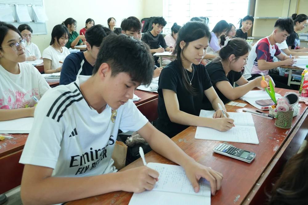 Thủ tướng Phạm Minh Chính: Tổ chức Kỳ thi tốt nghiệp THPT thực sự là ngày hội của toàn xã hội - Ảnh 4. Thủ tướng Phạm Minh Chính: Tổ chức Kỳ thi tốt nghiệp THPT thực sự là ngày hội của toàn xã hội - Ảnh 4.