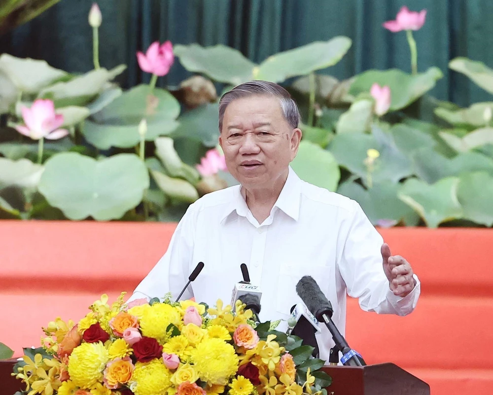 Phát biểu của Tổng Bí thư Tô Lâm tại buổi làm việc với Ban Thường vụ Thành ủy Thành phố Hồ Chí Minh, Ban Thường vụ Tỉnh ủy Bà Rịa - Vũng Tàu, Ban Thường vụ Tỉnh ủy Bình Dương - Ảnh 1. Phát biểu của Tổng Bí thư Tô Lâm tại buổi làm việc với Ban Thường vụ Thành ủy Thành phố Hồ Chí Minh, Ban Thường vụ Tỉnh ủy Bà Rịa - Vũng Tàu, Ban Thường vụ Tỉnh ủy Bình Dương - Ảnh 1.