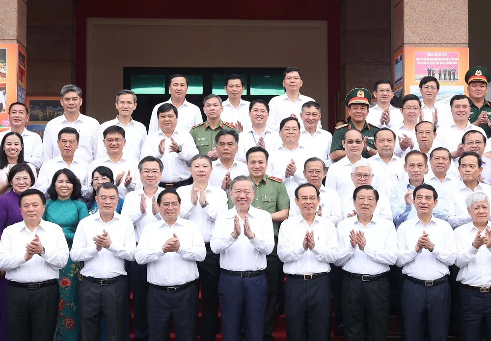 Phát biểu của Tổng Bí thư Tô Lâm tại buổi làm việc với Ban Thường vụ Thành ủy Thành phố Hồ Chí Minh, Ban Thường vụ Tỉnh ủy Bà Rịa - Vũng Tàu, Ban Thường vụ Tỉnh ủy Bình Dương - Ảnh 2. Phát biểu của Tổng Bí thư Tô Lâm tại buổi làm việc với Ban Thường vụ Thành ủy Thành phố Hồ Chí Minh, Ban Thường vụ Tỉnh ủy Bà Rịa - Vũng Tàu, Ban Thường vụ Tỉnh ủy Bình Dương - Ảnh 2.