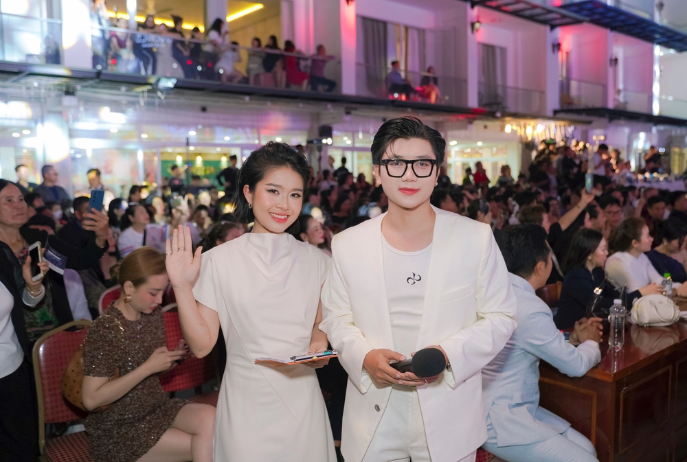 MC Anh Tú – Người dẫn chương trình nổi bật tại các cuộc thi sắc đẹp - Ảnh 4.