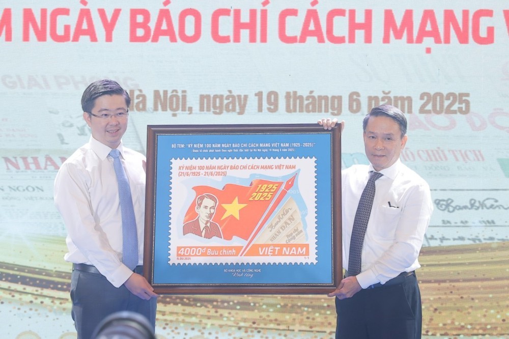 Phát hành bộ tem đặc biệt kỷ niệm 100 năm Ngày Báo chí Cách mạng Việt Nam - Ảnh 3. Phát hành bộ tem đặc biệt kỷ niệm 100 năm Ngày Báo chí Cách mạng Việt Nam - Ảnh 3.