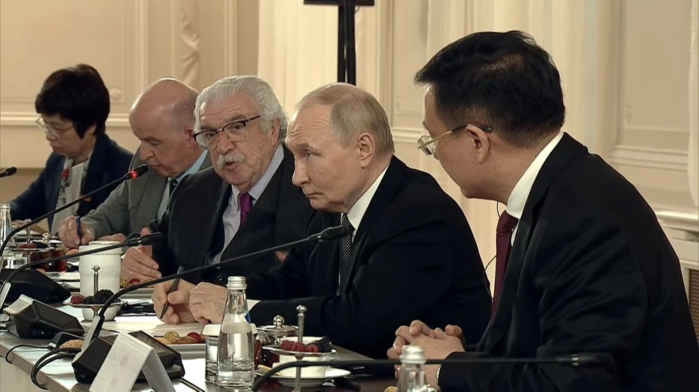 Tổng thống Nga Vladimir Putin trả lời phỏng vấn Tổng Giám đốc TTXVN: Hợp tác với Việt Nam có nhiều điểm sáng - Ảnh 4. Tổng thống Nga Vladimir Putin trả lời phỏng vấn Tổng Giám đốc TTXVN: Hợp tác với Việt Nam có nhiều điểm sáng - Ảnh 4.