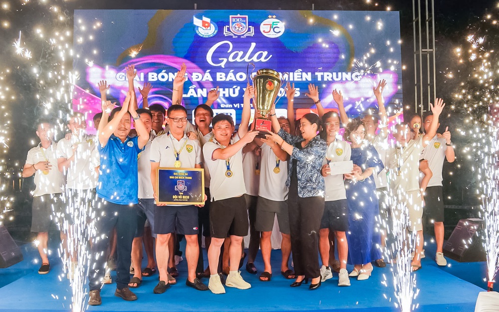 Kết thúc giải Bóng đá Báo chí miền Trung lần thứ XI-2025: Khép lại những ngày vui! - Ảnh 4.