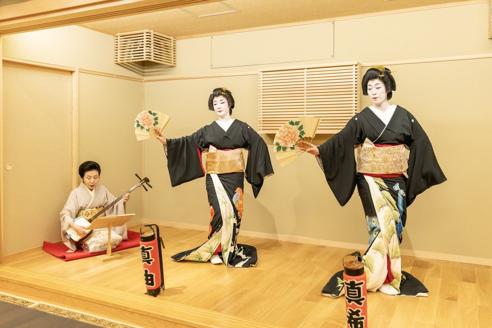 Lễ hội Azuma Odori 100 năm: Ánh sáng cuối cùng của nghề geisha Nhật Bản - Ảnh 3.