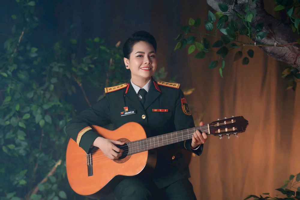 Đại úy - ca sĩ Lương Nguyệt Anh nhận Bằng khen của Bộ Quốc phòng - Ảnh 3.