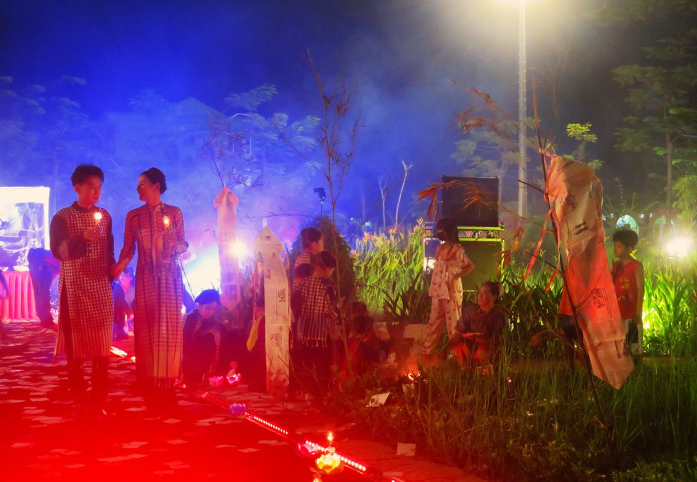 Độc đáo show diễn thời trang tái hiện “Phiên chợ Âm Dương” - Ảnh 2.