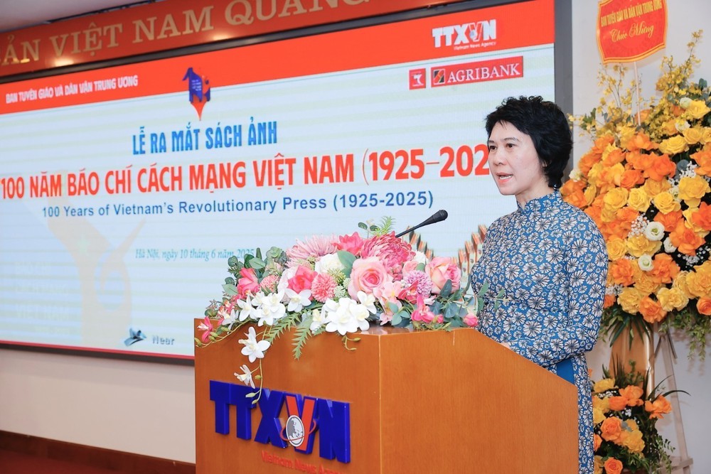 Kể chuyện 100 năm báo chí cách mạng qua 1000 bức ảnh - Ảnh 1. Kể chuyện 100 năm báo chí cách mạng qua 1000 bức ảnh - Ảnh 1.
