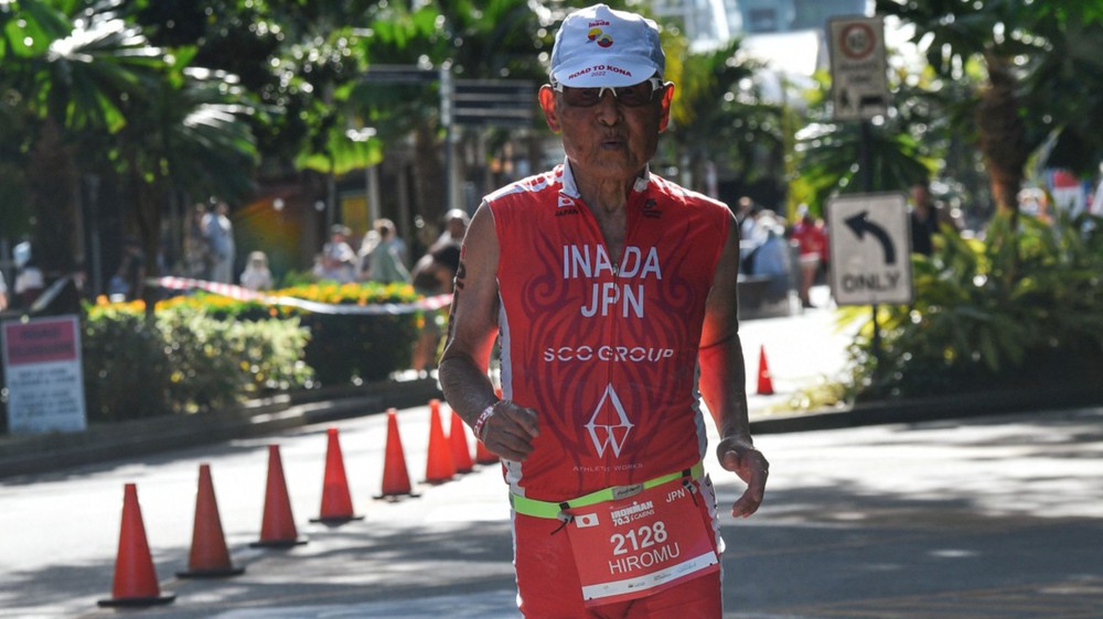 Cụ ông 92 tuổi Hiromu Inada, vận động viên người Nhật Bản, đã trở thành triathlete cao tuổi nhất hoàn thành cuộc thi ba môn phối hợp tại giải IRONMAN 70.3 Cairns, Australia. Cụ ông 92 tuổi Hiromu Inada, vận động viên người Nhật Bản, đã trở thành triathlete cao tuổi nhất hoàn thành cuộc thi ba môn phối hợp tại giải IRONMAN 70.3 Cairns, Australia.