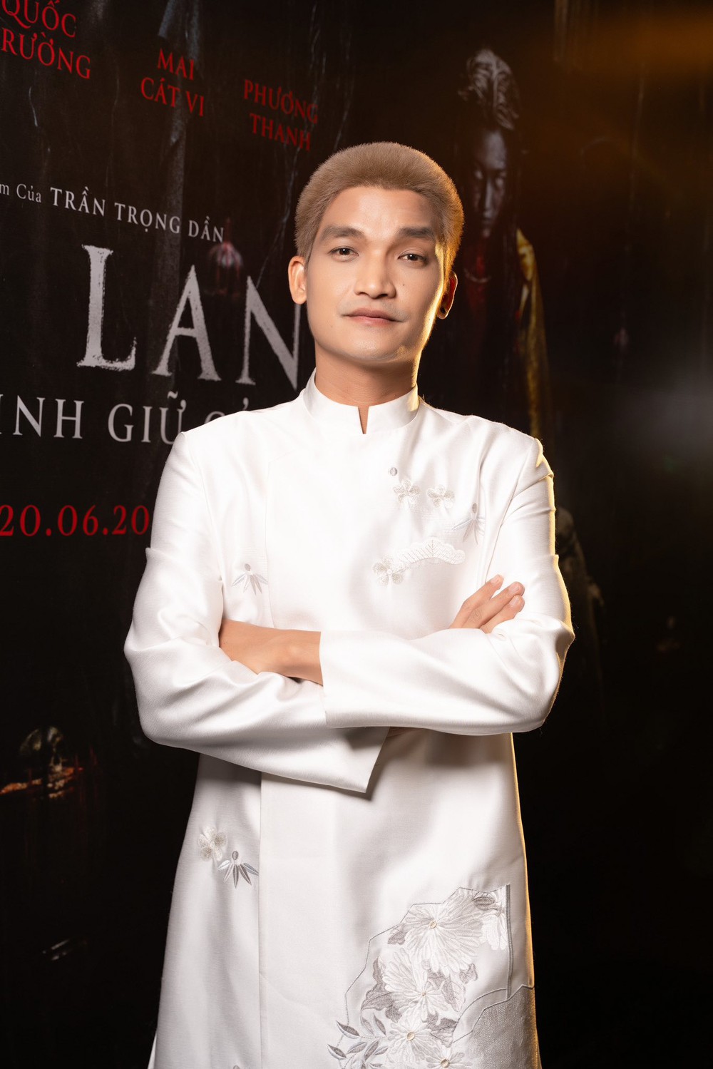 Mạc Văn Khoa tập múa cải lương hơn 1 tháng để vào vai chính trong phim kinh dị - Ảnh 2. Mạc Văn Khoa tập múa cải lương hơn 1 tháng để vào vai chính trong phim kinh dị - Ảnh 2.