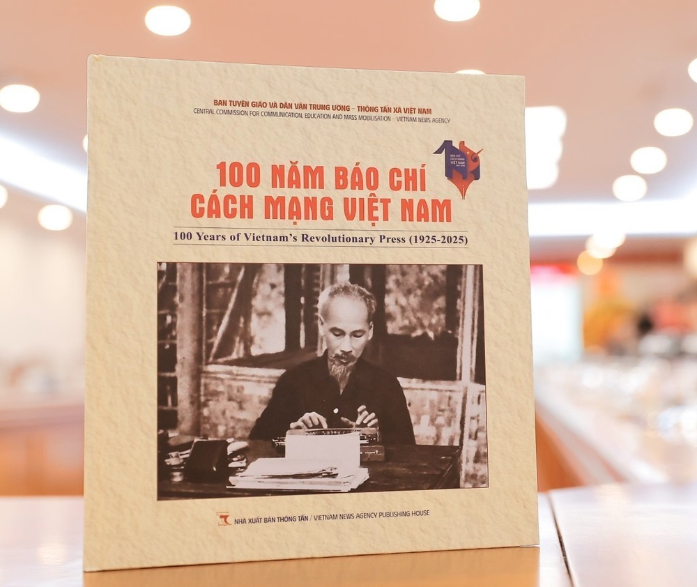 Kể chuyện 100 năm báo chí cách mạng qua 1000 bức ảnh - Ảnh 2. Kể chuyện 100 năm báo chí cách mạng qua 1000 bức ảnh - Ảnh 2.