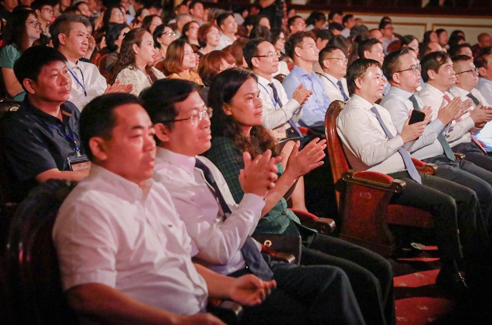Ấn tượng chương trình nghệ thuật đặc biệt kỷ niệm 100 năm Ngày Báo chí Cách mạng Việt Nam - Ảnh 2. Ấn tượng chương trình nghệ thuật đặc biệt kỷ niệm 100 năm Ngày Báo chí Cách mạng Việt Nam - Ảnh 2.