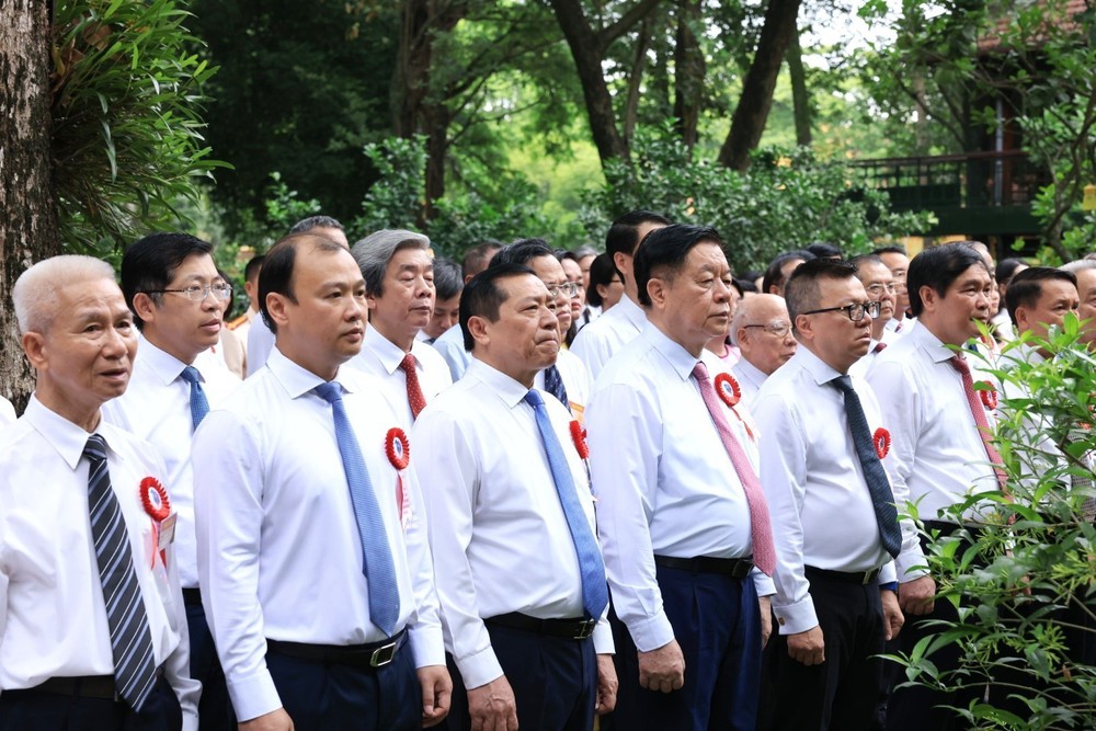 Lễ báo công dâng Bác nhân kỷ niệm 100 năm Ngày Báo chí Cách mạng Việt Nam - Ảnh 1. Lễ báo công dâng Bác nhân kỷ niệm 100 năm Ngày Báo chí Cách mạng Việt Nam - Ảnh 1.