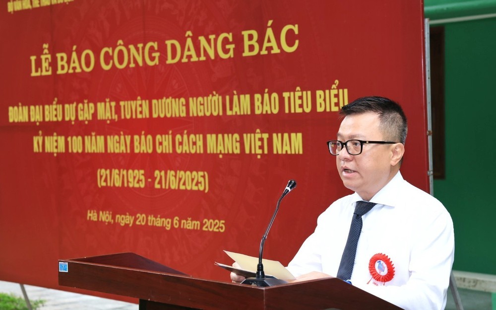 Lễ báo công dâng Bác nhân kỷ niệm 100 năm Ngày Báo chí Cách mạng Việt Nam - Ảnh 3. Lễ báo công dâng Bác nhân kỷ niệm 100 năm Ngày Báo chí Cách mạng Việt Nam - Ảnh 3.