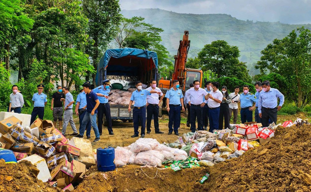Cao điểm chống buôn lậu: Nhiều cơ sở sản xuất, buôn bán thuốc cổ truyền quảng cáo sai sự thật công dụng sản phẩm - Ảnh 1. Cao điểm chống buôn lậu: Nhiều cơ sở sản xuất, buôn bán thuốc cổ truyền quảng cáo sai sự thật công dụng sản phẩm - Ảnh 1.