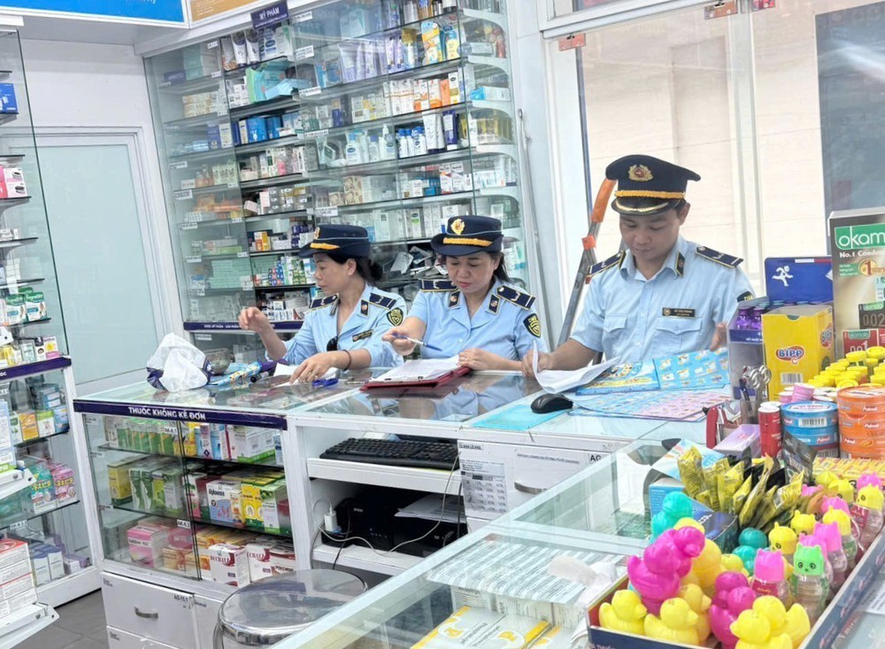 Cao điểm chống buôn lậu: Nhiều cơ sở sản xuất, buôn bán thuốc cổ truyền quảng cáo sai sự thật công dụng sản phẩm - Ảnh 2. Cao điểm chống buôn lậu: Nhiều cơ sở sản xuất, buôn bán thuốc cổ truyền quảng cáo sai sự thật công dụng sản phẩm - Ảnh 2.