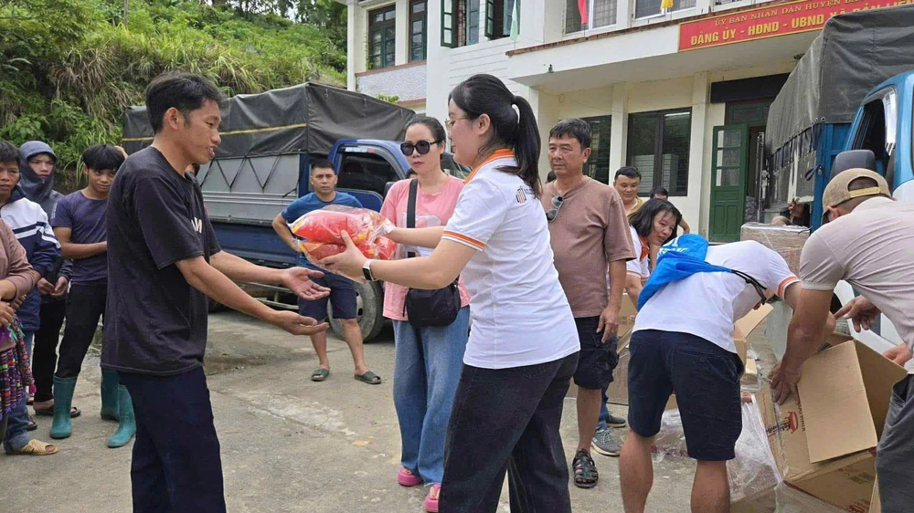 Ngòi bút và trái tim: Khi những nữ nhà báo dấn thân vì cộng đồng - Ảnh 5. Ngòi bút và trái tim: Khi những nữ nhà báo dấn thân vì cộng đồng - Ảnh 5.
