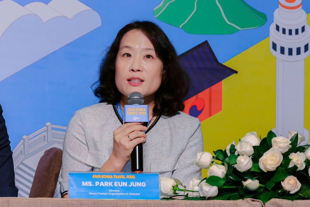 Giới trẻ đổ xô tới Korea Travel Festa 2025 tại TP. HCM - Ảnh 3. Giới trẻ đổ xô tới Korea Travel Festa 2025 tại TP. HCM - Ảnh 3.