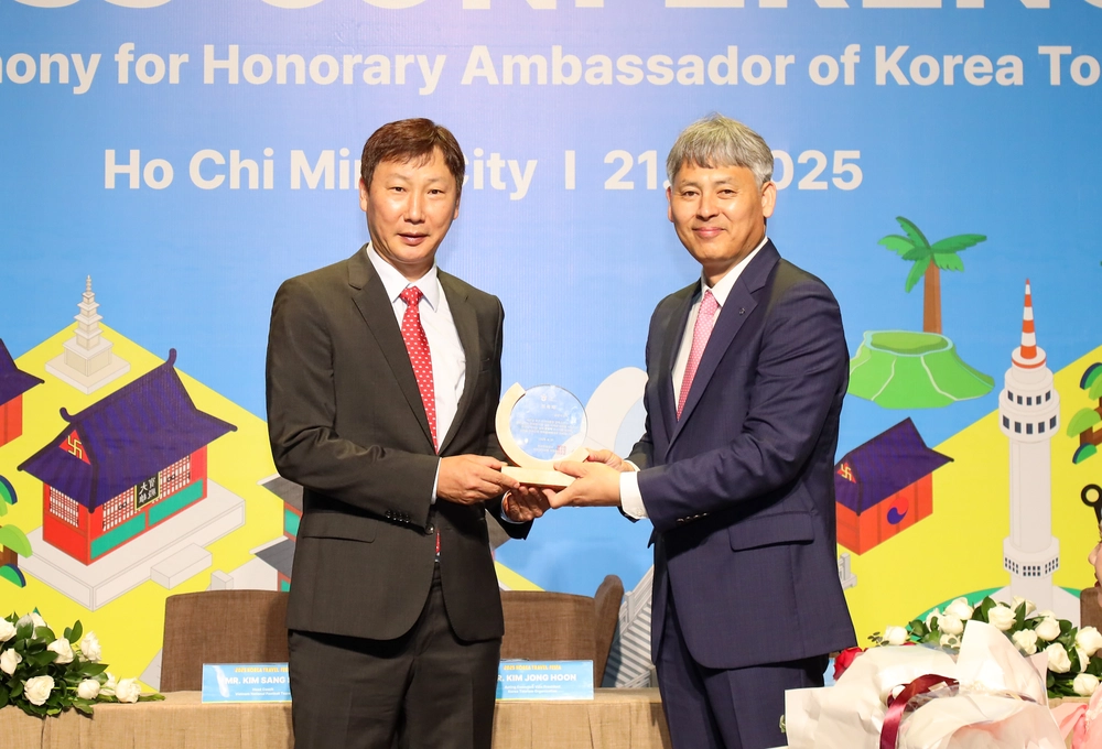 HLV Kim Sang Sik được bổ nhiệm làm Đại sứ Du lịch Hàn Quốc - Ảnh 1. HLV Kim Sang Sik được bổ nhiệm làm Đại sứ Du lịch Hàn Quốc - Ảnh 1.
