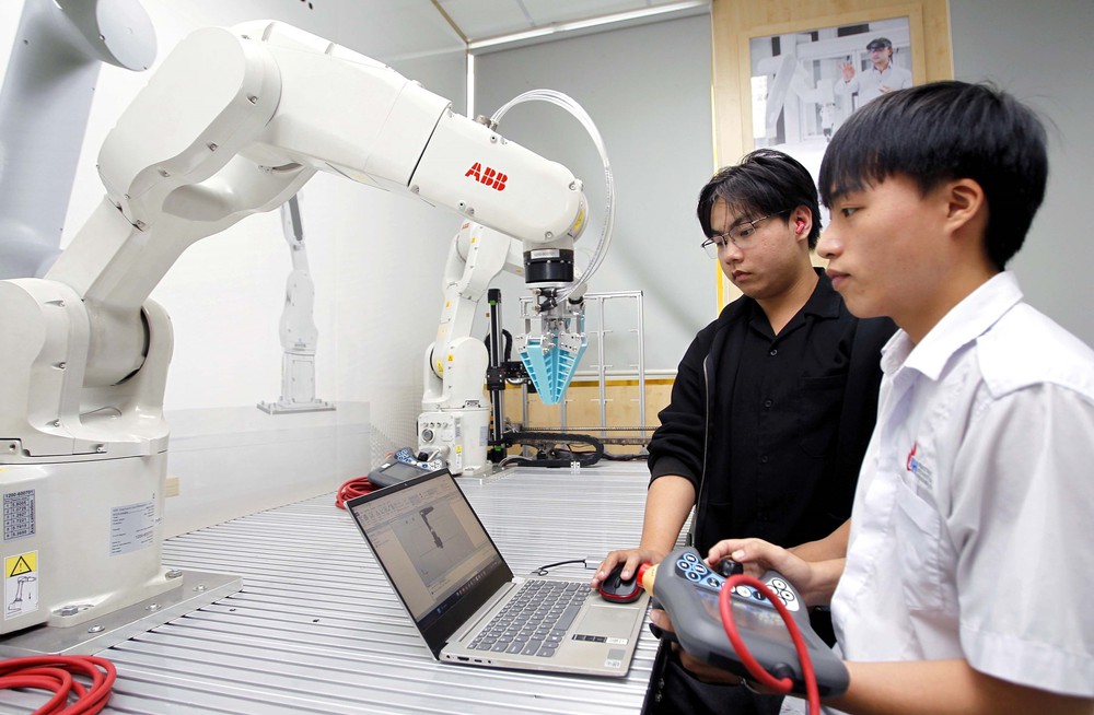 Các trường đại học chuyển đổi tư duy để không “lỡ nhịp” đột phá về khoa học công nghệ - Ảnh 2.