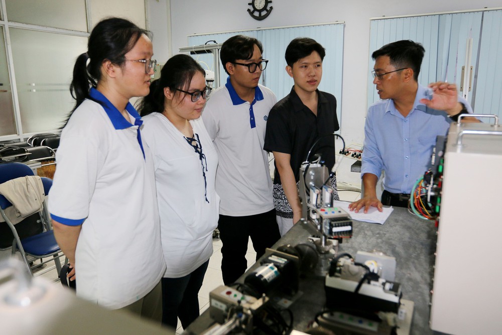 Các trường đại học chuyển đổi tư duy để không “lỡ nhịp” đột phá về khoa học công nghệ - Ảnh 1.