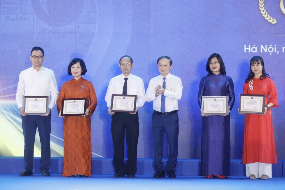 Bế mạc Hội báo toàn quốc 2025: Thông tấn xã Việt Nam giành giải A Gian trưng bày ấn tượng - Ảnh 7. Bế mạc Hội báo toàn quốc 2025: Thông tấn xã Việt Nam giành giải A Gian trưng bày ấn tượng - Ảnh 7.