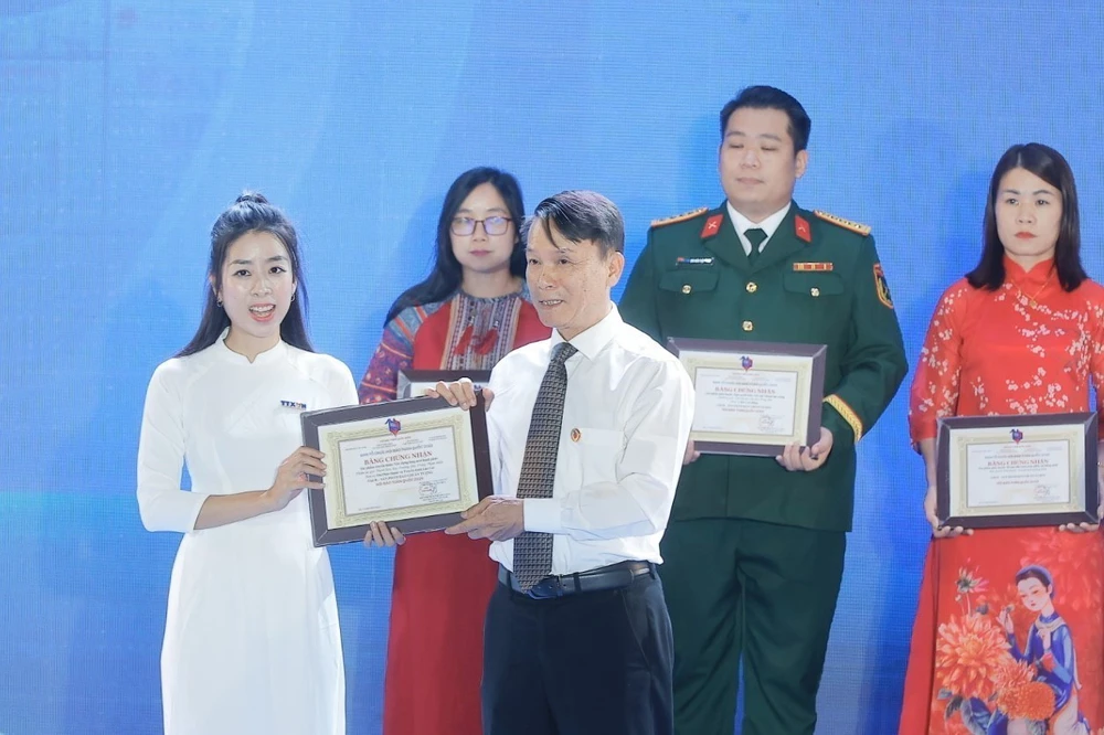 Bế mạc Hội báo toàn quốc 2025: Thông tấn xã Việt Nam giành giải A Gian trưng bày ấn tượng - Ảnh 5. Bế mạc Hội báo toàn quốc 2025: Thông tấn xã Việt Nam giành giải A Gian trưng bày ấn tượng - Ảnh 5.