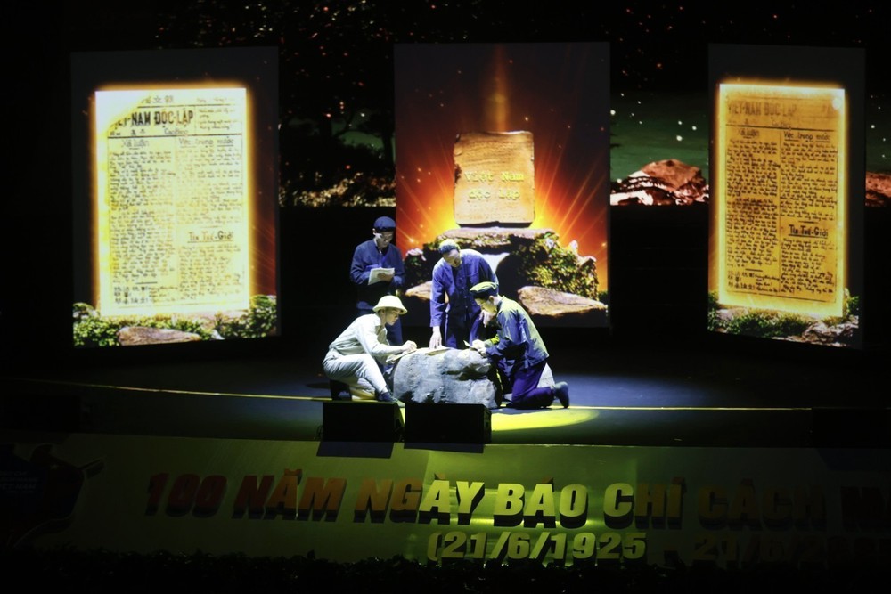 Lễ kỷ niệm 100 năm ngày Báo chí cách mạng Việt Nam - Ảnh 15. Lễ kỷ niệm 100 năm ngày Báo chí cách mạng Việt Nam - Ảnh 15.