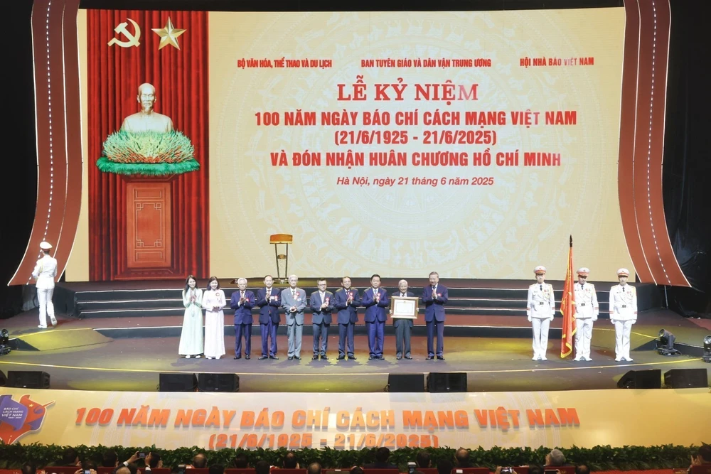 Lễ kỷ niệm 100 năm ngày Báo chí cách mạng Việt Nam - Ảnh 3. Lễ kỷ niệm 100 năm ngày Báo chí cách mạng Việt Nam - Ảnh 3.