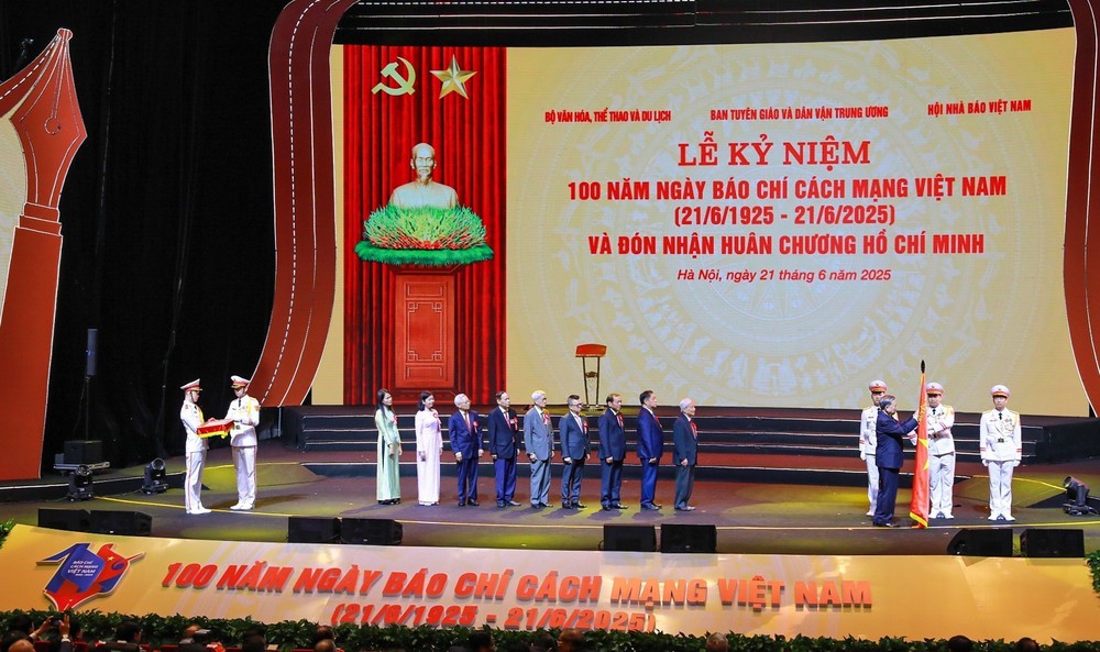 Lễ kỷ niệm 100 năm ngày Báo chí cách mạng Việt Nam - Ảnh 3. Lễ kỷ niệm 100 năm ngày Báo chí cách mạng Việt Nam - Ảnh 3.