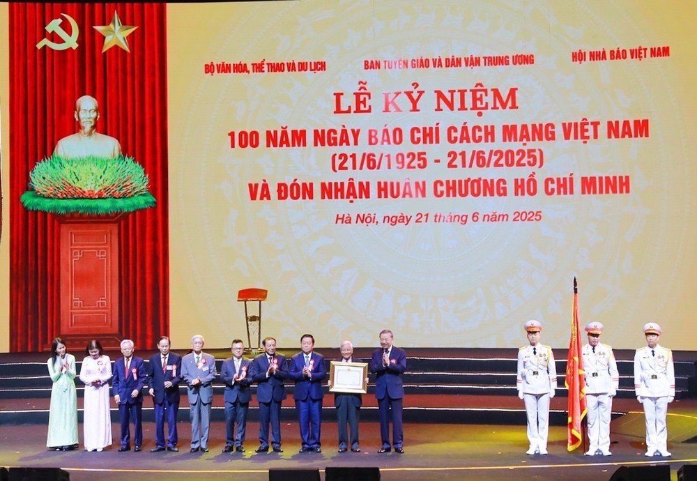 Lễ kỷ niệm 100 năm ngày Báo chí cách mạng Việt Nam - Ảnh 5. Lễ kỷ niệm 100 năm ngày Báo chí cách mạng Việt Nam - Ảnh 5.