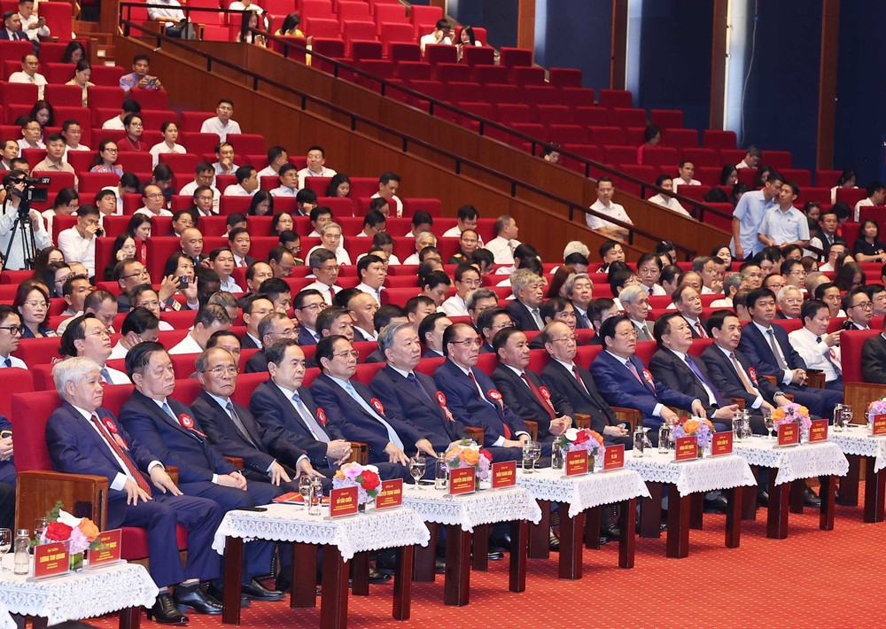 Lễ kỷ niệm 100 năm ngày Báo chí cách mạng Việt Nam - Ảnh 1. Lễ kỷ niệm 100 năm ngày Báo chí cách mạng Việt Nam - Ảnh 1.