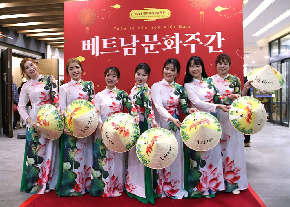 Lần đầu tiên thành phố xứ Hàn “khoác áo Việt” trong Tuần lễ Văn hóa - Ảnh 5. Lần đầu tiên thành phố xứ Hàn “khoác áo Việt” trong Tuần lễ Văn hóa - Ảnh 5.
