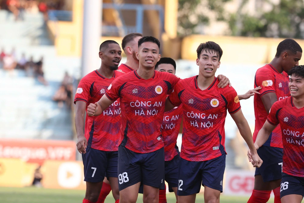 Kết quả bóng đá V-League vòng cuối: Bình Định rớt hạng, Quảng Nam thoát hiểm, Đà Nẵng đá play-off - Ảnh 4.