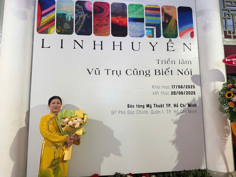 Nghệ sĩ Linh Huyền: Từ vẽ tranh tới lập bảo tàng cải lương - Ảnh 1.