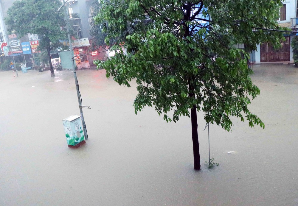 Mưa lớn, lũ cao trên các sông nhỏ khu vực Bắc Bộ - Ảnh 1.