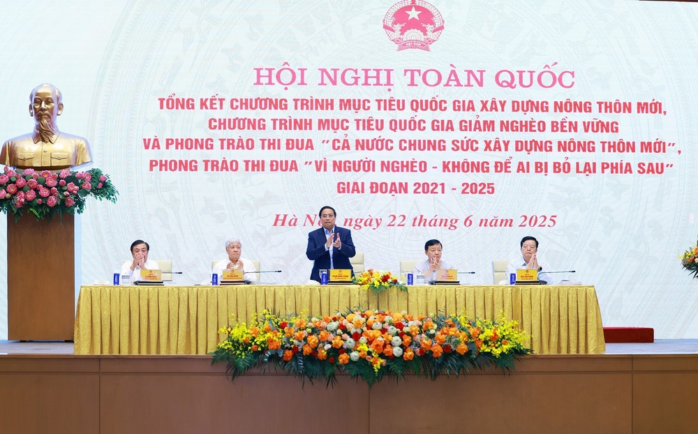 Thủ tướng Phạm Minh Chính chủ trì hội nghị trực tuyến toàn quốc về xây dựng nông thôn mới và giảm nghèo - Ảnh 2.