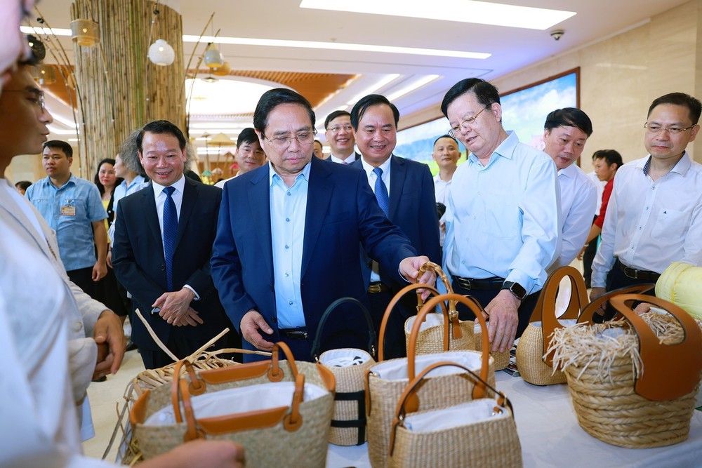 Thủ tướng Phạm Minh Chính chủ trì hội nghị trực tuyến toàn quốc về xây dựng nông thôn mới và giảm nghèo - Ảnh 4.