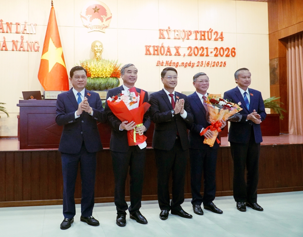 Chủ tịch UBND và Chủ tịch Ủy ban MTTQ Việt Nam thành phố Đà Nẵng xin nghỉ hưu trước tuổi - Ảnh 2.