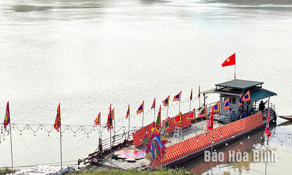 Lễ Cầu ngư thả hoa đăng - kết nối truyền thống và hiện đại - Ảnh 1.
