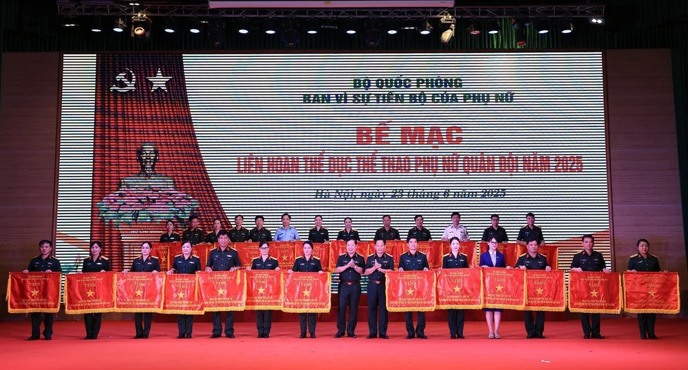 Khắc họa niềm tự hào, kiêu hãnh của nữ quân nhân thời đại Hồ Chí Minh - Ảnh 2.