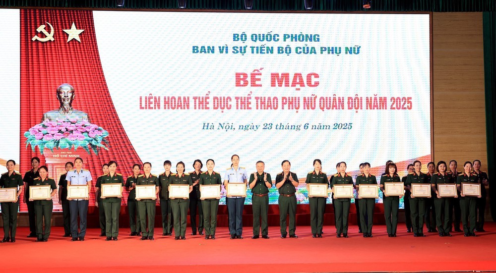 Khắc họa niềm tự hào, kiêu hãnh của nữ quân nhân thời đại Hồ Chí Minh - Ảnh 3.