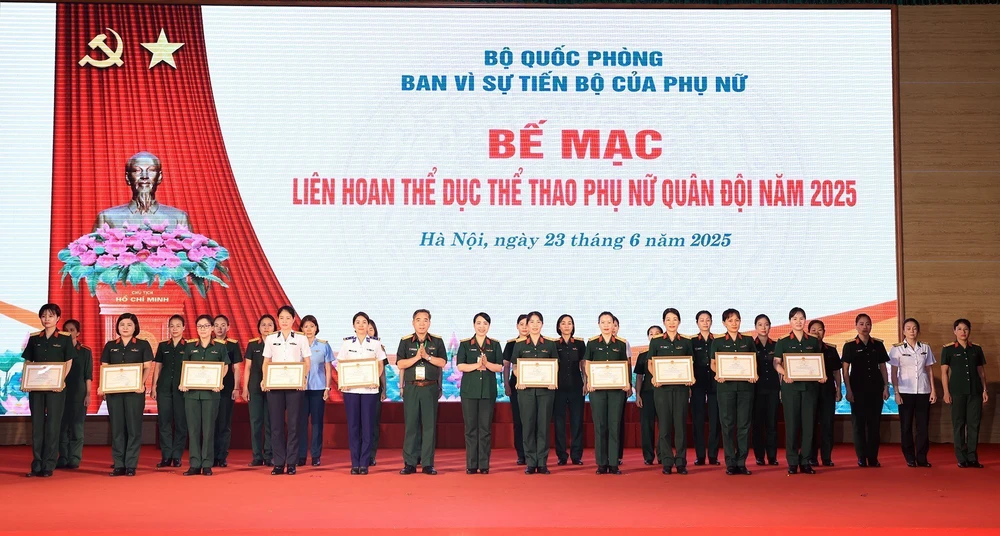 Khắc họa niềm tự hào, kiêu hãnh của nữ quân nhân thời đại Hồ Chí Minh - Ảnh 4.