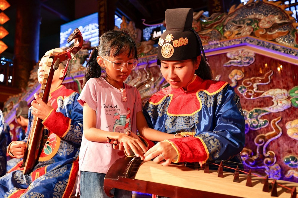 Nhã nhạc cung đình Huế: Hồn di sản trong từng nhịp phách - Ảnh 17. Nhã nhạc cung đình Huế: Hồn di sản trong từng nhịp phách - Ảnh 17.
