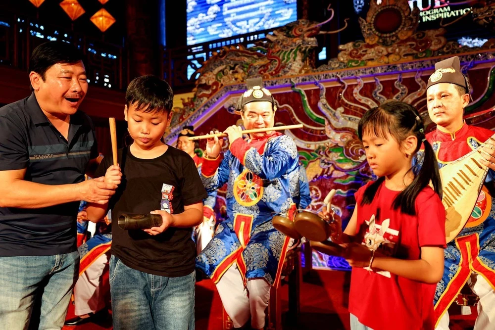 Nhã nhạc cung đình Huế: Hồn di sản trong từng nhịp phách - Ảnh 18. Nhã nhạc cung đình Huế: Hồn di sản trong từng nhịp phách - Ảnh 18.