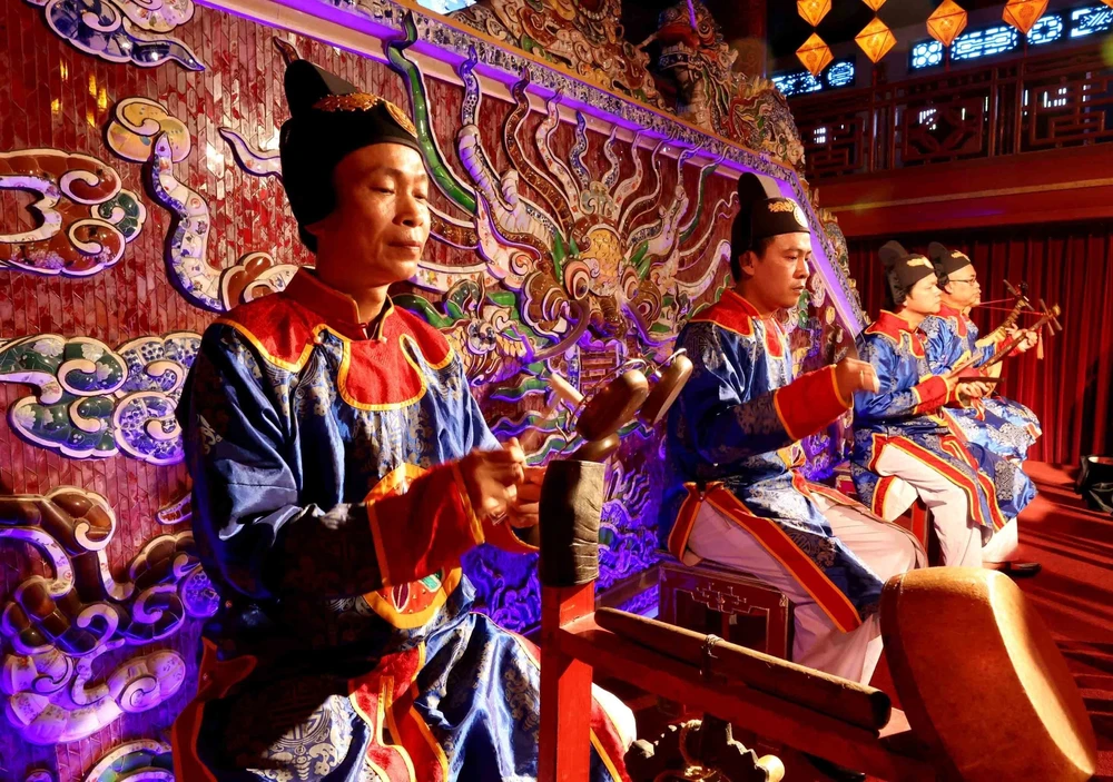 Nhã nhạc cung đình Huế: Hồn di sản trong từng nhịp phách - Ảnh 4. Nhã nhạc cung đình Huế: Hồn di sản trong từng nhịp phách - Ảnh 4.