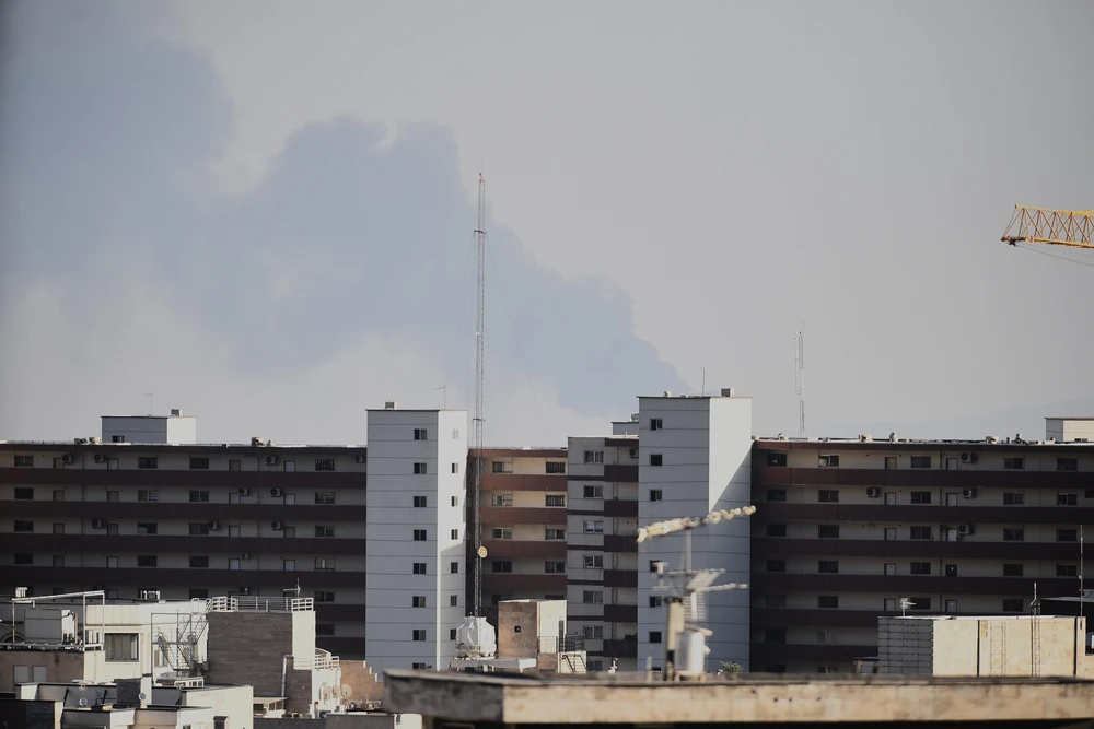 Căng thẳng Israel - Iran: Một loạt vụ nổ mạnh làm rung chuyển Tehran - Ảnh 1.