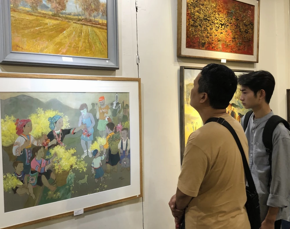 Ra mắt Không gian Trưng bày Mỹ thuật ứng dụng và Mỹ thuật dân gian - Ảnh 2.