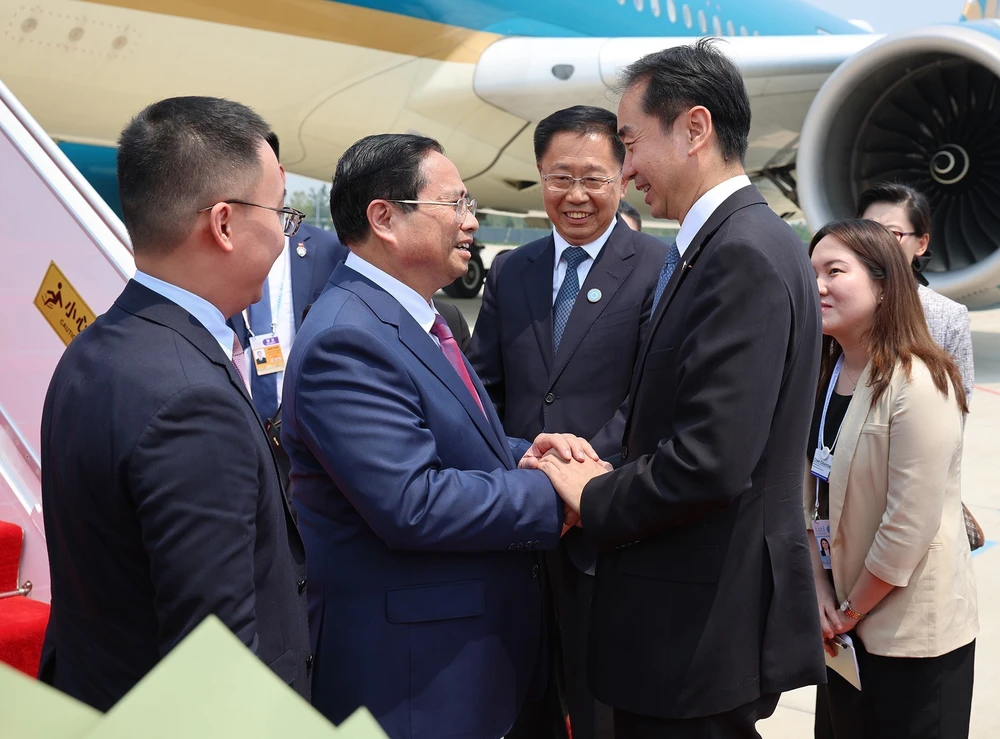Thủ tướng Phạm Minh Chính tới Thiên Tân bắt đầu dự Diễn đàn Kinh tế thế giới và làm việc tại Trung Quốc - Ảnh 2.